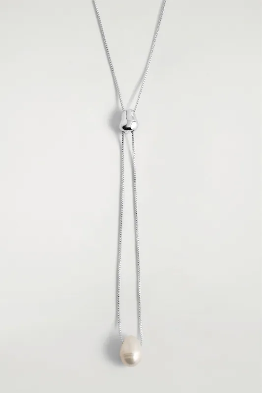 Ожерелье с пресноводным жемчугом COS Ожерелье с пресноводным жемчугом COS